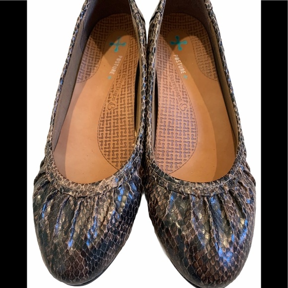 BareTraps Norma Slip On Wedge Pumps - Picture 9 of 13